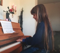 celia_piano